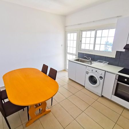 Off Course Seaview Apartment Larnaca Eksteriør billede