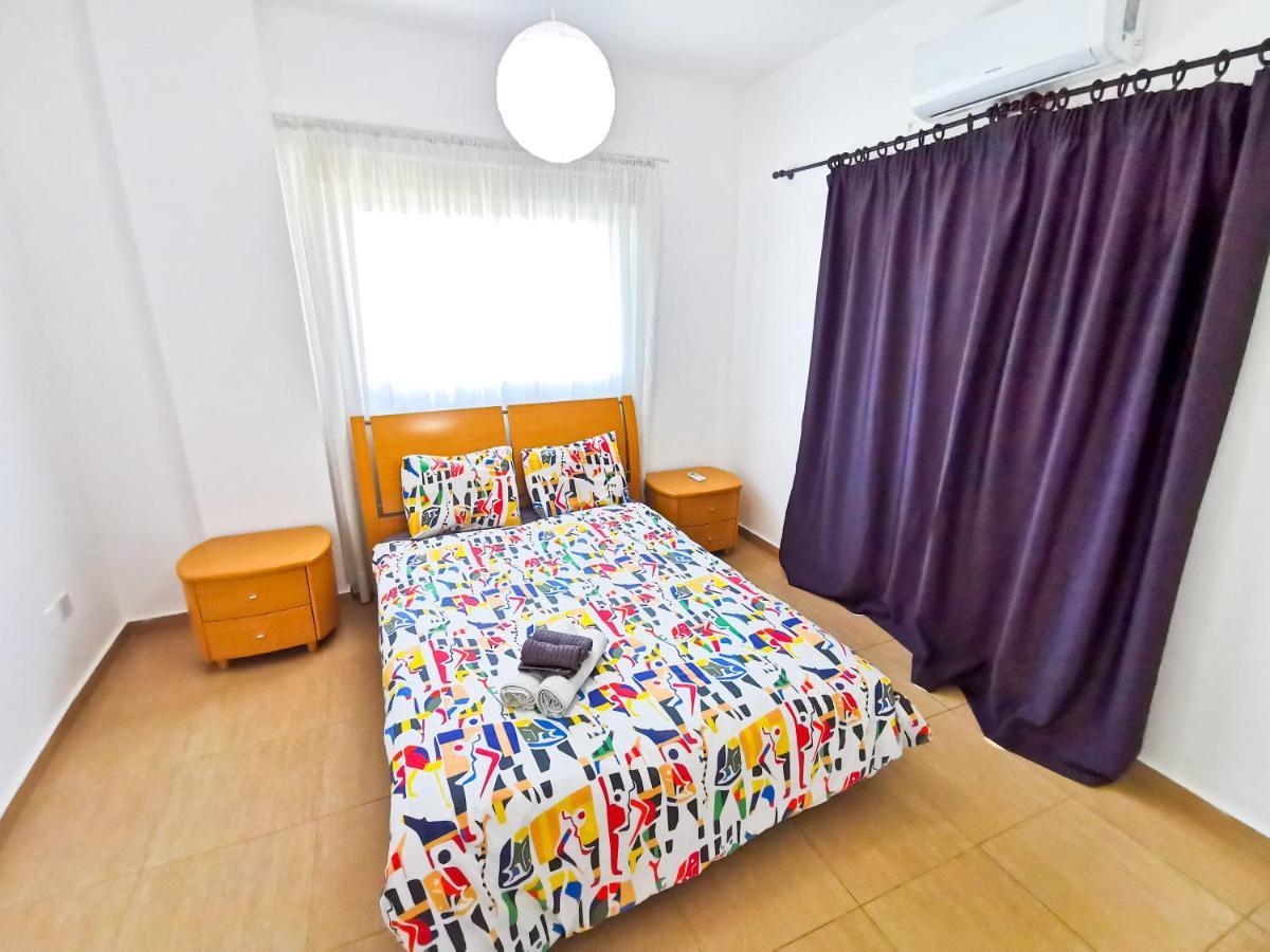 Off Course Seaview Apartment Larnaca Eksteriør billede