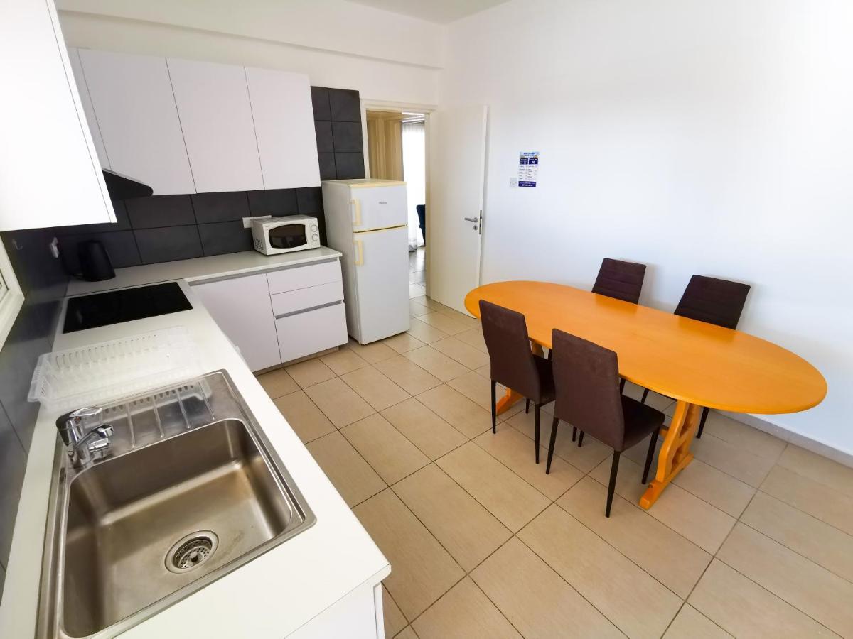Off Course Seaview Apartment Larnaca Eksteriør billede