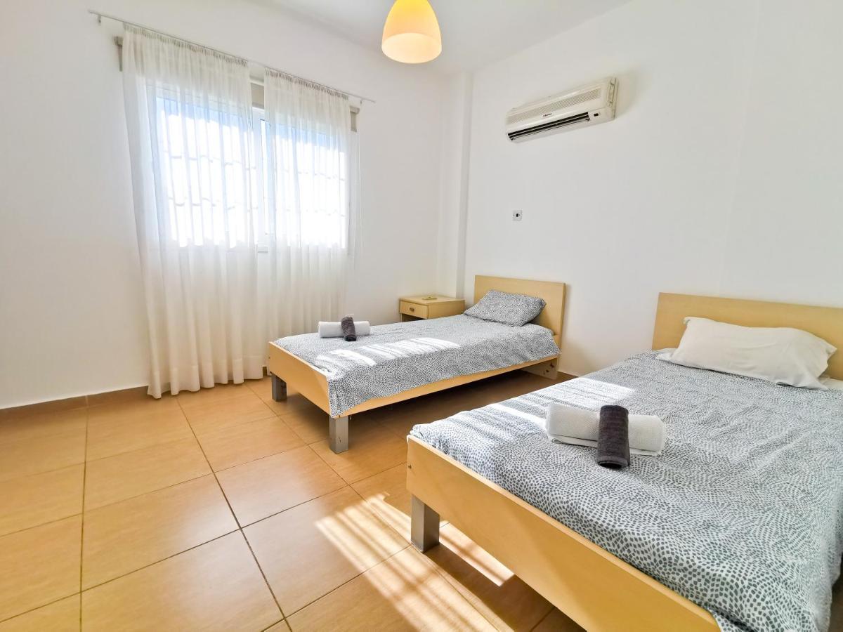 Off Course Seaview Apartment Larnaca Eksteriør billede